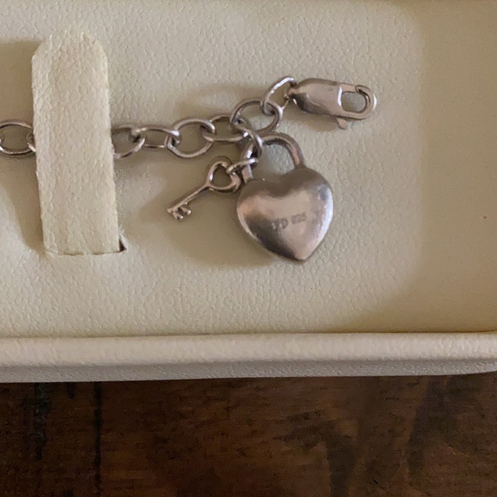 Authentic Jared Jewelry - beautiful charm bracelet. - Picture 8 of 11